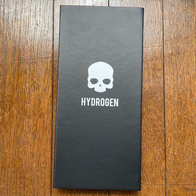 HYDROGEN(ハイドロゲン)のHYDROGEN モバイルバッテリー 赤 スマホ/家電/カメラのスマートフォン/携帯電話(バッテリー/充電器)の商品写真