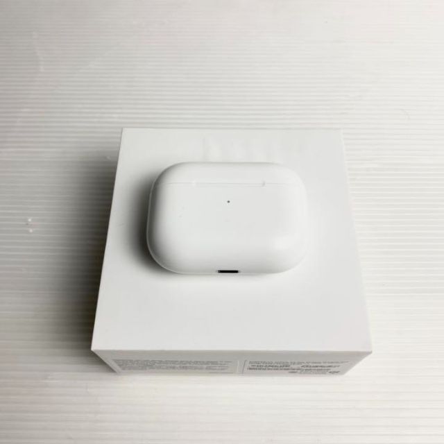 Apple(アップル)の【極美品】Apple airpods pro 充電ケース MWP22J/A スマホ/家電/カメラのオーディオ機器(ヘッドフォン/イヤフォン)の商品写真