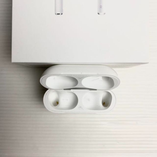 Apple(アップル)の【極美品】Apple airpods pro 充電ケース MWP22J/A スマホ/家電/カメラのオーディオ機器(ヘッドフォン/イヤフォン)の商品写真