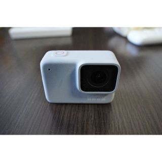 ゴープロ(GoPro)のGo pro 7 white 本体のみ(ビデオカメラ)