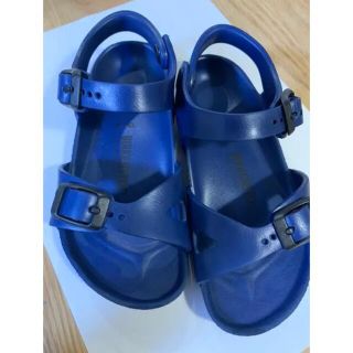 ビルケンシュトック(BIRKENSTOCK)のビルケンシュトック　リオ　17cm ネイビー　美品(サンダル)