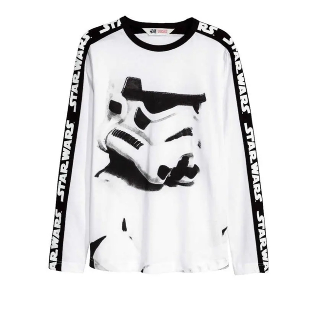 H&M(エイチアンドエム)のスターウォーズ STAR  WARS ロンT 長袖シャツ　135-140 キッズ/ベビー/マタニティのキッズ服男の子用(90cm~)(Tシャツ/カットソー)の商品写真