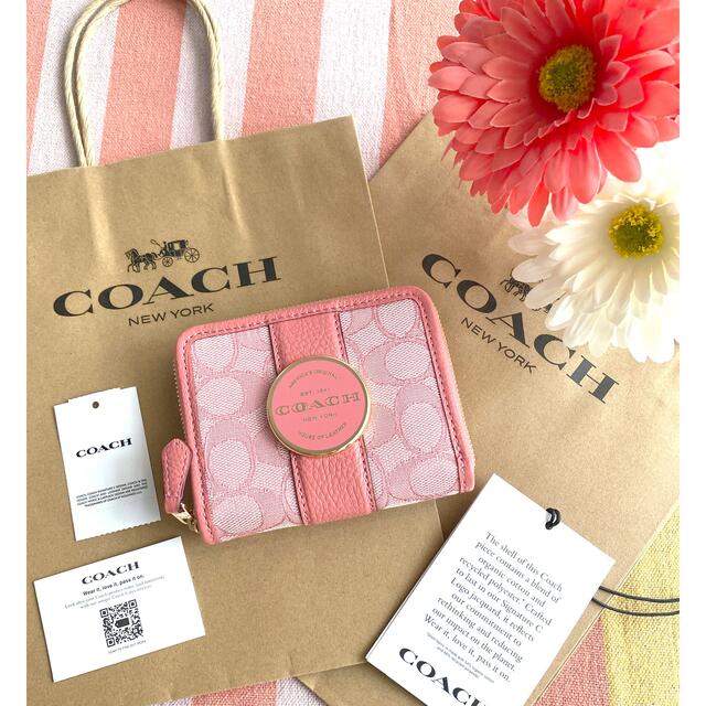 COACH(コーチ)のCOACHコーチ♡最新作シグネチャーパステルカラー２つ折り財布　ラウンドジップ レディースのファッション小物(財布)の商品写真