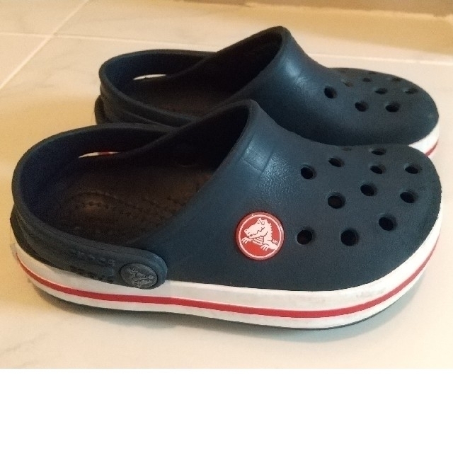 crocs(クロックス)のクロックス ネイビー 15センチ(C8) キッズ/ベビー/マタニティのキッズ靴/シューズ(15cm~)(サンダル)の商品写真