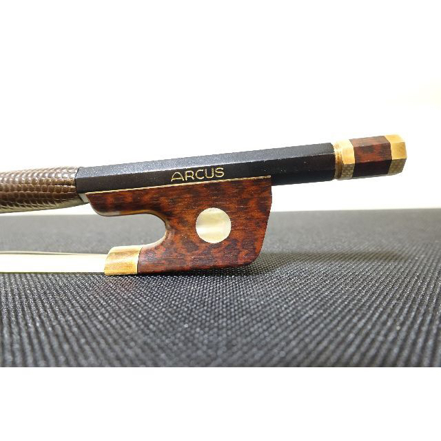 ARCUS　ドライカーボン　バイオリン弓　ゴールド 楽器の弦楽器(弓)の商品写真