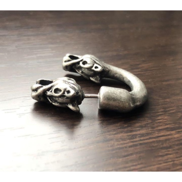 BLESS(ブレス)の新品　ピアス　動物　ブレス　龍　竜　和柄　bless BLESS シルバー系 メンズのアクセサリー(ピアス(片耳用))の商品写真