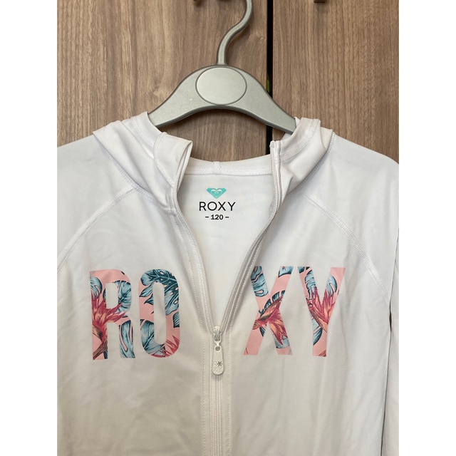 Roxy(ロキシー)のROXY ラッシュガード 120cm 新品未使用品　 キッズ/ベビー/マタニティのキッズ服女の子用(90cm~)(水着)の商品写真