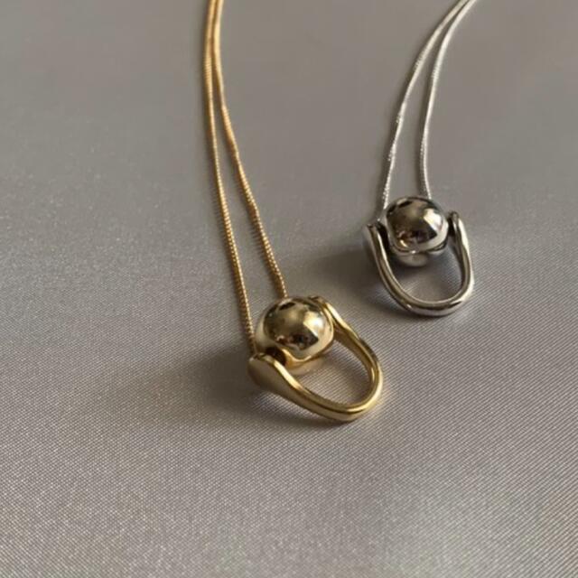 TOGA(トーガ)のU ball gold necklace No.499 レディースのアクセサリー(ネックレス)の商品写真