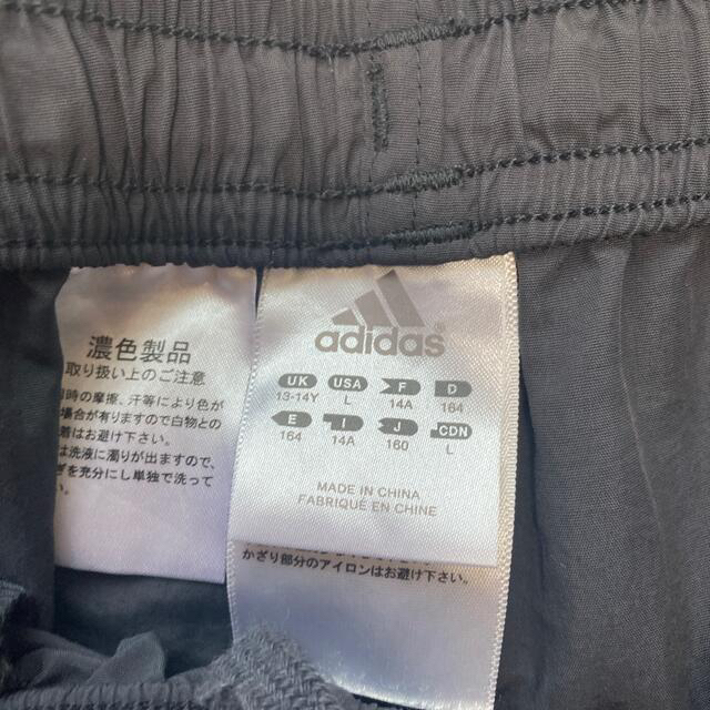 adidas(アディダス)のアディダスハーフパンツ　160 キッズ/ベビー/マタニティのキッズ服男の子用(90cm~)(パンツ/スパッツ)の商品写真