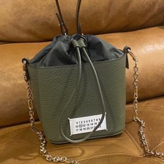 マルタンマルジェラ(Maison Martin Margiela)の超美品Madison Margiela マルジェラ5ACバケットバッグカーキ(ショルダーバッグ)