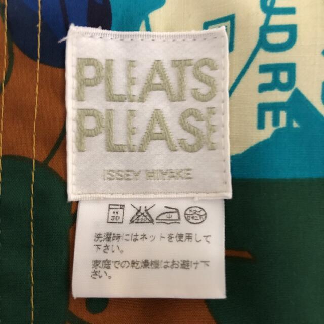 PLEATS PLEASE ISSEY MIYAKE(プリーツプリーズイッセイミヤケ)のイッセイミヤケプリーツプリーズステンカラーコート☆ レディースのジャケット/アウター(スプリングコート)の商品写真