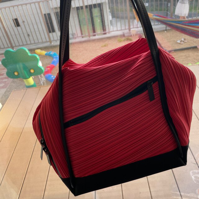 PLEATS PLEASE ISSEY MIYAKE(プリーツプリーズイッセイミヤケ)のプリーツプリーズイッセイミヤケ レディースのバッグ(ハンドバッグ)の商品写真