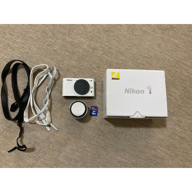 Nikon(ニコン)のミラーレス一眼カメラ Nikon 1 J1 標準ズームレンズ SDカード付 スマホ/家電/カメラのカメラ(ミラーレス一眼)の商品写真