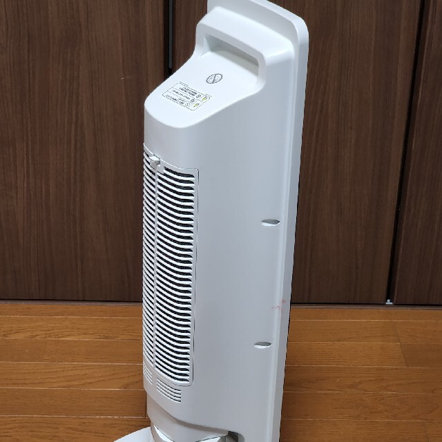 DeLonghi(デロンギ)のデロンギ　セラミックタワーファンヒーター　TCH8093ERJ スマホ/家電/カメラの冷暖房/空調(ファンヒーター)の商品写真