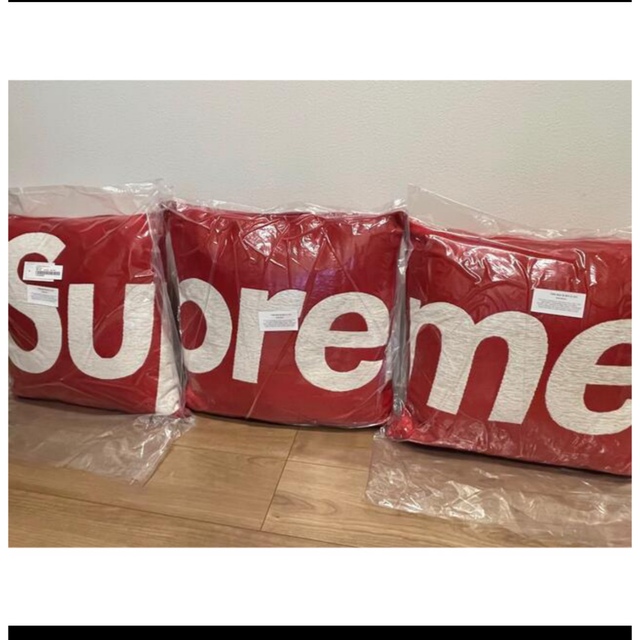 Supreme(シュプリーム)のSupreme®/Jules Pansu Pillows (Set of 3) インテリア/住まい/日用品のインテリア小物(クッション)の商品写真