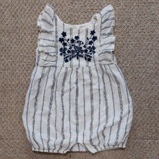 ベビーギャップ(babyGAP)の【値下】baby GAP　刺繍入りノースリーブロンパース(ロンパース)