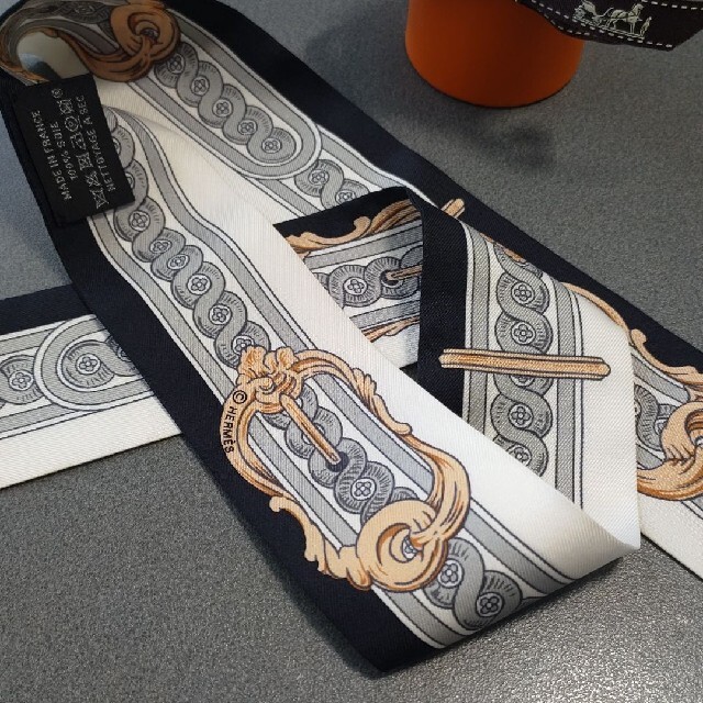 1番人気柄♡エルメス♡HERMES ツイリー ブリッド ドゥ クール黒 白