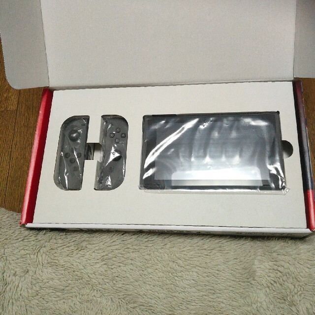 Nintendo Switch(ニンテンドースイッチ)の任天堂スイッチ(L)/(R) グレー　未使用品 エンタメ/ホビーのゲームソフト/ゲーム機本体(家庭用ゲーム機本体)の商品写真