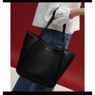 チャールズアンドキース(Charles and Keith)のCHARLES&KEITH サクールハンドル　トートバック　ブラック(トートバッグ)