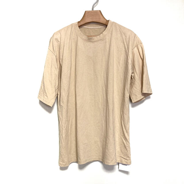 【新品未使用】ECRIREレディース　フリーサイズ　Tシャツ　無地　ベージュ メンズのトップス(Tシャツ/カットソー(半袖/袖なし))の商品写真
