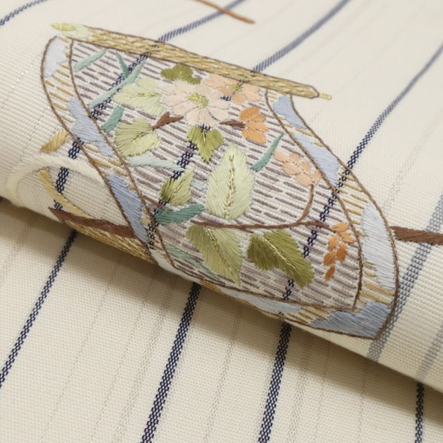 《上品刺繍＊名古屋帯■縞模様に絵巻物筆模様■白＊普段着に♪正絹着物◆NS3-3》 レディースの水着/浴衣(着物)の商品写真