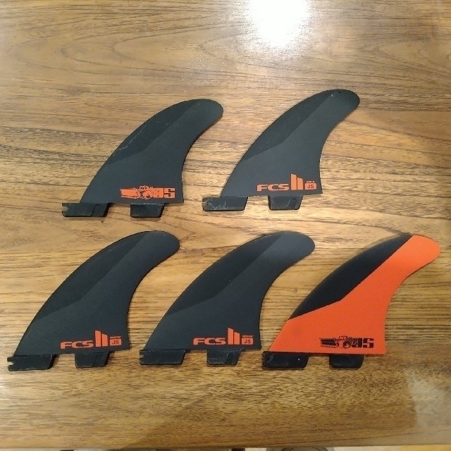 FCS2 JS PC Medium Tri-Quad Fins スポーツ/アウトドアのスポーツ/アウトドア その他(サーフィン)の商品写真