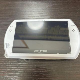 PSP go 白　激レア！！(携帯用ゲーム機本体)