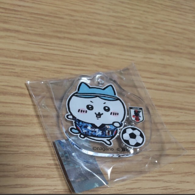 ハチワレ  サッカー アクリルキーホルダー ガチャ ちいかわ エンタメ/ホビーのおもちゃ/ぬいぐるみ(キャラクターグッズ)の商品写真