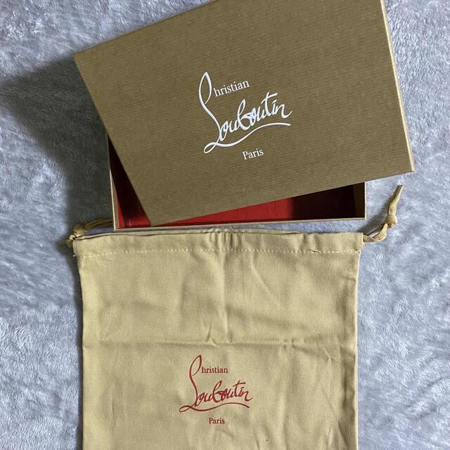 Christian Louboutin(クリスチャンルブタン)のルブタン　箱と巾着 レディースのファッション小物(財布)の商品写真