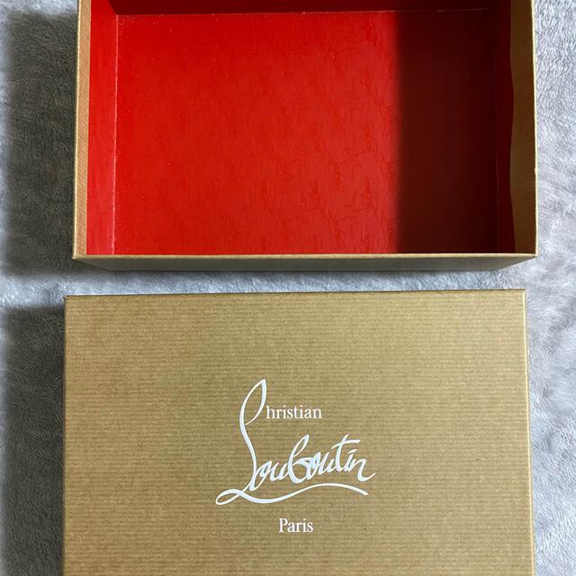 Christian Louboutin(クリスチャンルブタン)のルブタン　箱と巾着 レディースのファッション小物(財布)の商品写真
