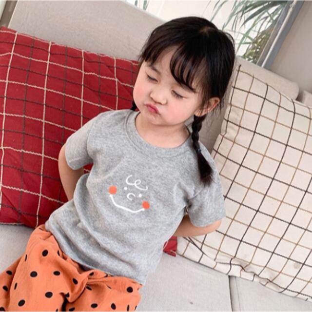 SALE 子供服 男女兼用 スマイル Tシャツ グレー 110cm 即購入OK キッズ/ベビー/マタニティのキッズ服女の子用(90cm~)(Tシャツ/カットソー)の商品写真