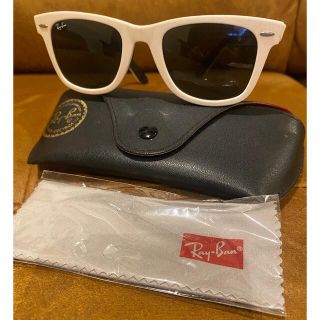 レイバン(Ray-Ban)の美品Ray Ban WAYFARER サングラス白(サングラス/メガネ)