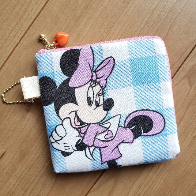 Disney(ディズニー)のハンドメイド チェック柄ミニーちゃん L字ファスナーサニタリーポーチ ミニポーチ ハンドメイドのファッション小物(ポーチ)の商品写真