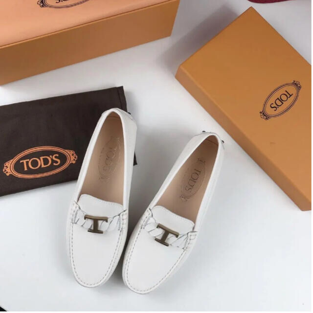 TOD'S(トッズ)の美品 TOD’S トッズ  ローファー 36 レディースの靴/シューズ(ローファー/革靴)の商品写真
