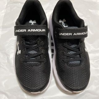 アンダーアーマー(UNDER ARMOUR)の【チャチャ様　ご確認ください】アンダーアーマー　スニーカー　19センチ(スニーカー)