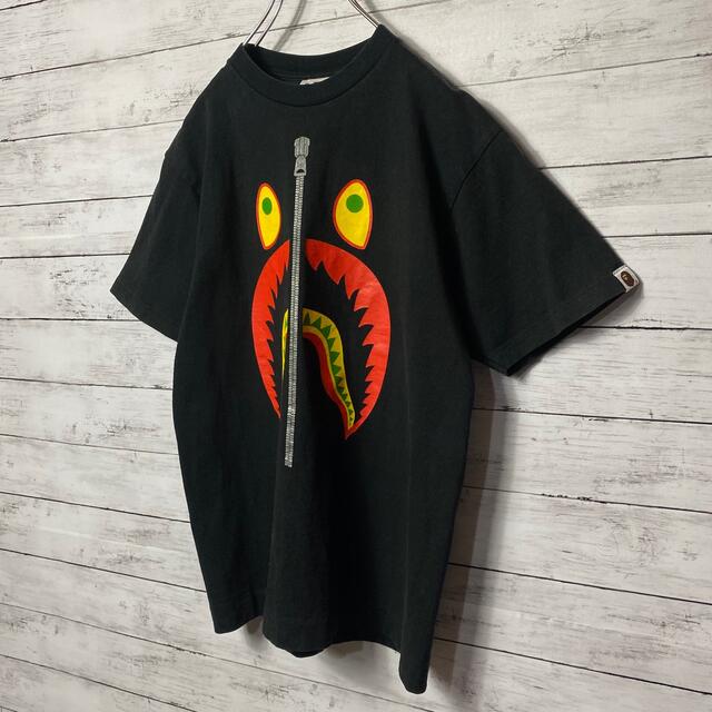 A BATHING APE(アベイシングエイプ)の【希少デザイン】アベイシングエイプ　シャークヘッド　プリントロゴ　Tシャツ メンズのトップス(Tシャツ/カットソー(半袖/袖なし))の商品写真