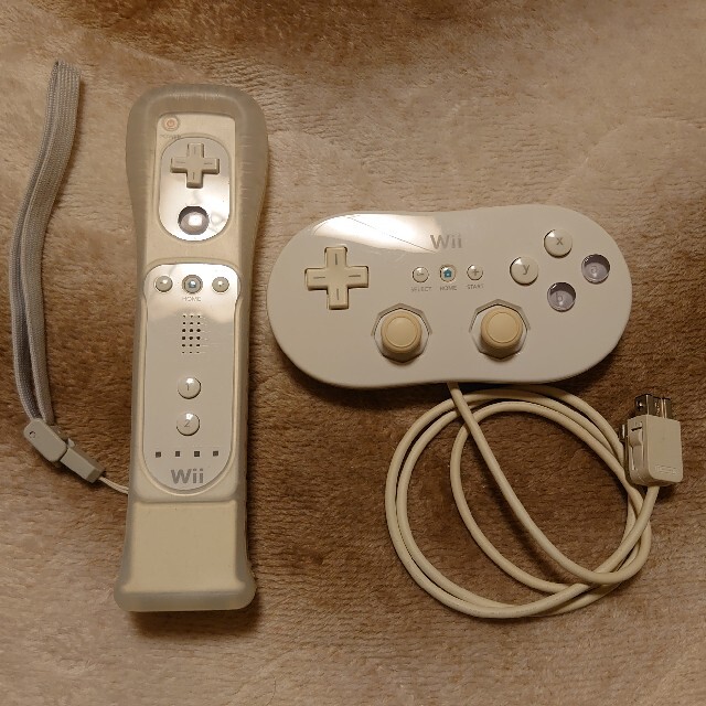 Wii(ウィー)のWiiリモコン＋モーションプラス＋クラシックコントローラー セット！ジャンク！ エンタメ/ホビーのゲームソフト/ゲーム機本体(その他)の商品写真