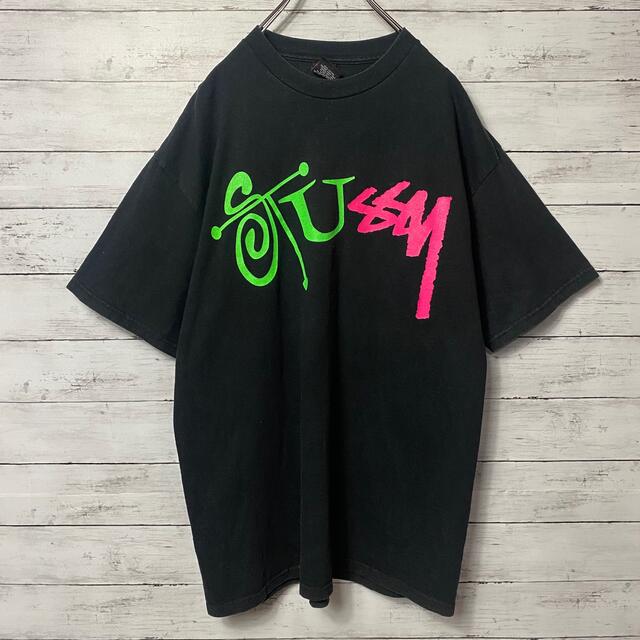 STUSSY(ステューシー)の【希少デザイン】00‘s ステューシー　カラフルプリント　両面ロゴ　Tシャツ メンズのトップス(Tシャツ/カットソー(半袖/袖なし))の商品写真