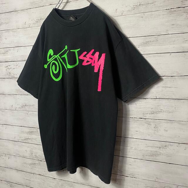 STUSSY(ステューシー)の【希少デザイン】00‘s ステューシー　カラフルプリント　両面ロゴ　Tシャツ メンズのトップス(Tシャツ/カットソー(半袖/袖なし))の商品写真