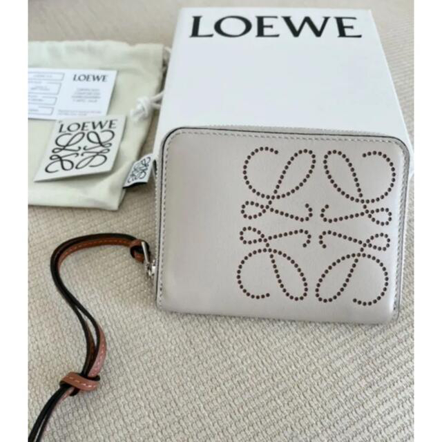 LOEWE(ロエベ)のロエベ　ブランド 6 カード ジップ ウォレット レディースのファッション小物(財布)の商品写真