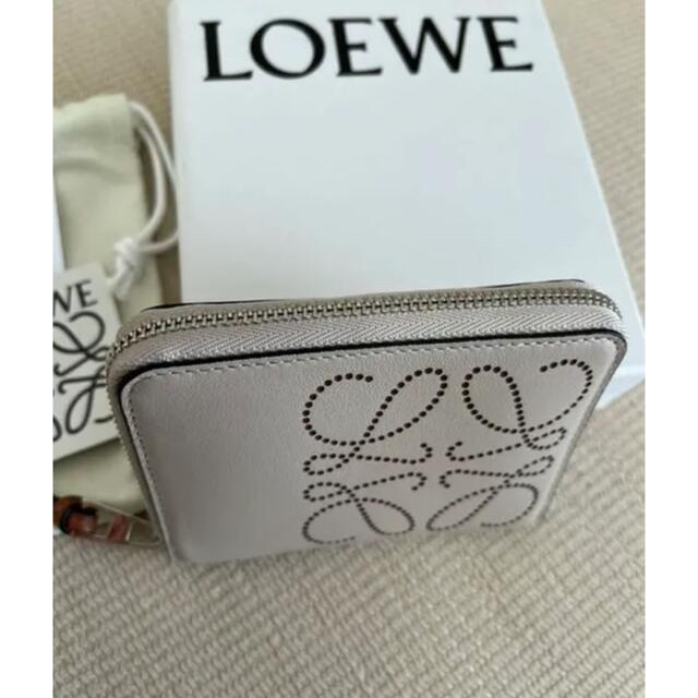 LOEWE(ロエベ)のロエベ　ブランド 6 カード ジップ ウォレット レディースのファッション小物(財布)の商品写真