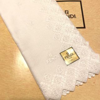 フェンディ(FENDI)の未使用　フェンディ   ハンカチスカーフ　　　　レース刺繍　Angelズッカ (ハンカチ)