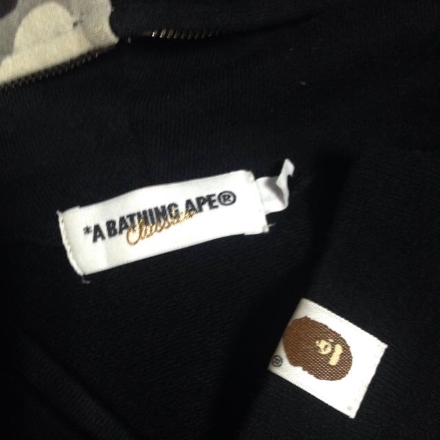 A BATHING APE(アベイシングエイプ)のＡＰＥ  シャークパーカー  M  送料込  グレーカモ メンズのトップス(パーカー)の商品写真