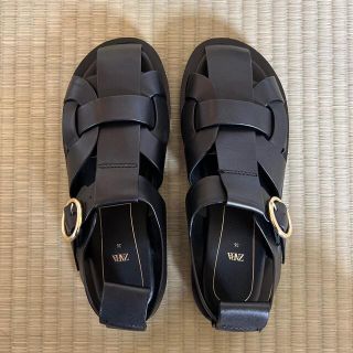 ザラ(ZARA)の【ZARA】美品！サンダル フラット(サンダル)