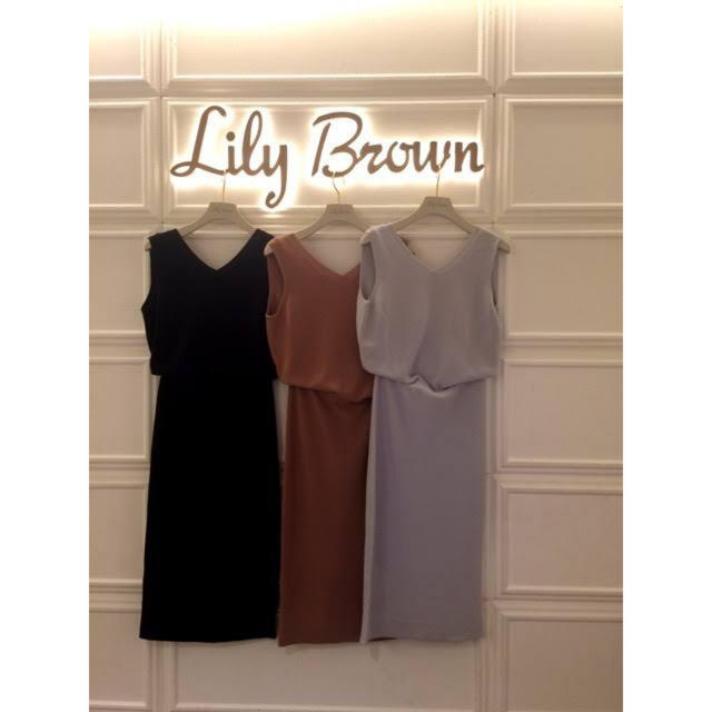 Lily Brown(リリーブラウン)のバックカシュクールニットワンピース レディースのワンピース(ひざ丈ワンピース)の商品写真