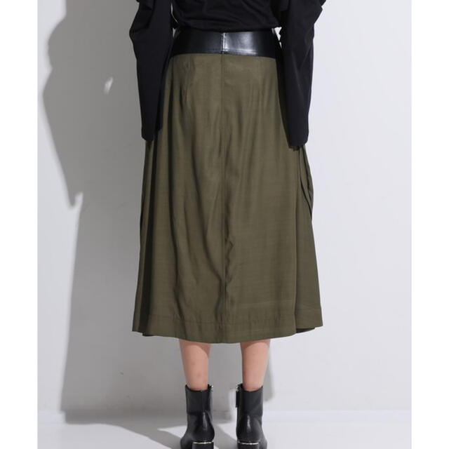 TOGA(トーガ)の【TOGA PULLA(トーガプルラ)】バックルベルト付きスカート レディースのスカート(ひざ丈スカート)の商品写真
