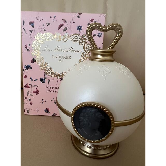 Les Merveilleuses LADUREE(レメルヴェイユーズラデュレ)のLADUREE 近日削除 コスメ/美容のメイク道具/ケアグッズ(メイクボックス)の商品写真