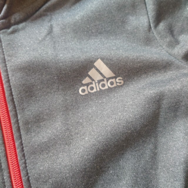 adidas(アディダス)の【S様専用】adidas★中古　ジップパーカ(起毛)　サイズ130 キッズ/ベビー/マタニティのキッズ服男の子用(90cm~)(ジャケット/上着)の商品写真