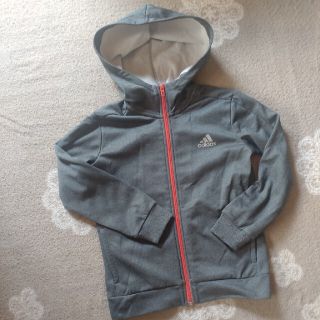 アディダス(adidas)の【S様専用】adidas★中古　ジップパーカ(起毛)　サイズ130(ジャケット/上着)