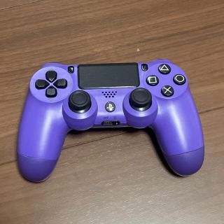 ソニー(SONY)のPS4コントローラー　パープル(家庭用ゲーム機本体)